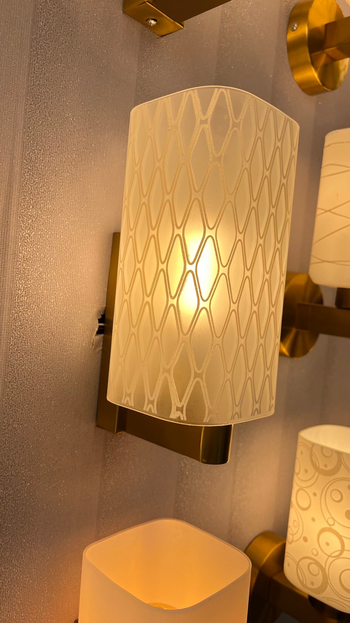 Elegant Frosted Glass Wall Light – Modern Decorative Sconce