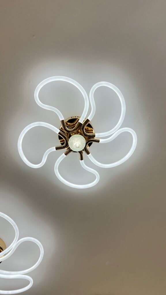 Modern LED Floral Ceiling Light – Elegant Statement Piece