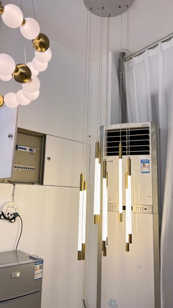 Modern LED Tube Hanging Light – Elegant Vertical Design