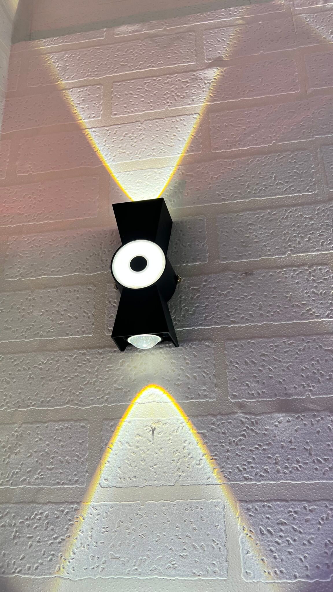 Modern Black Dual Beam LED Wall Light – Geometric Design