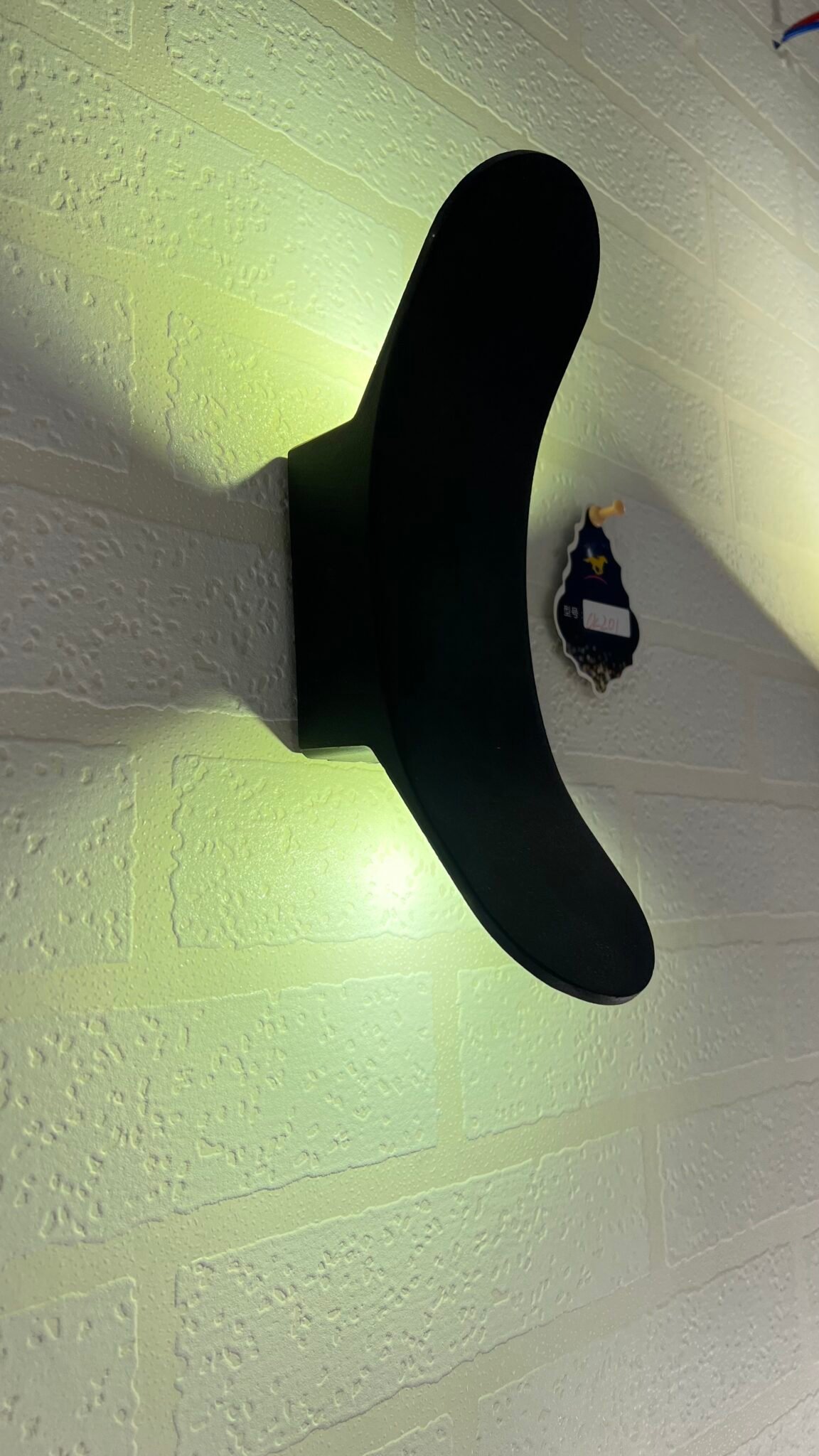 Sleek Black Curved LED Wall Light – Modern Accent Piece