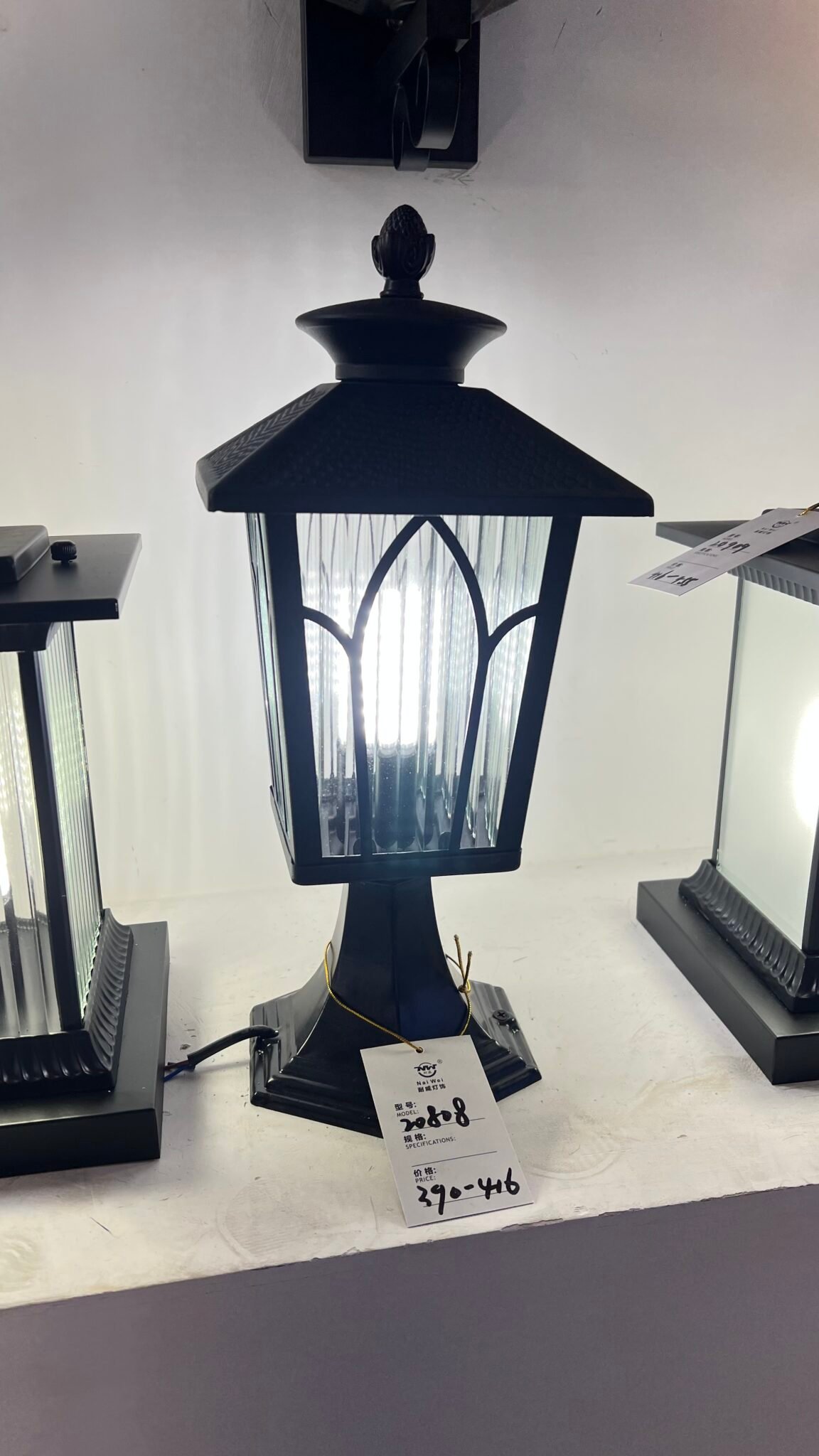 Vintage Black LED Gate Light – Elegant Outdoor Design