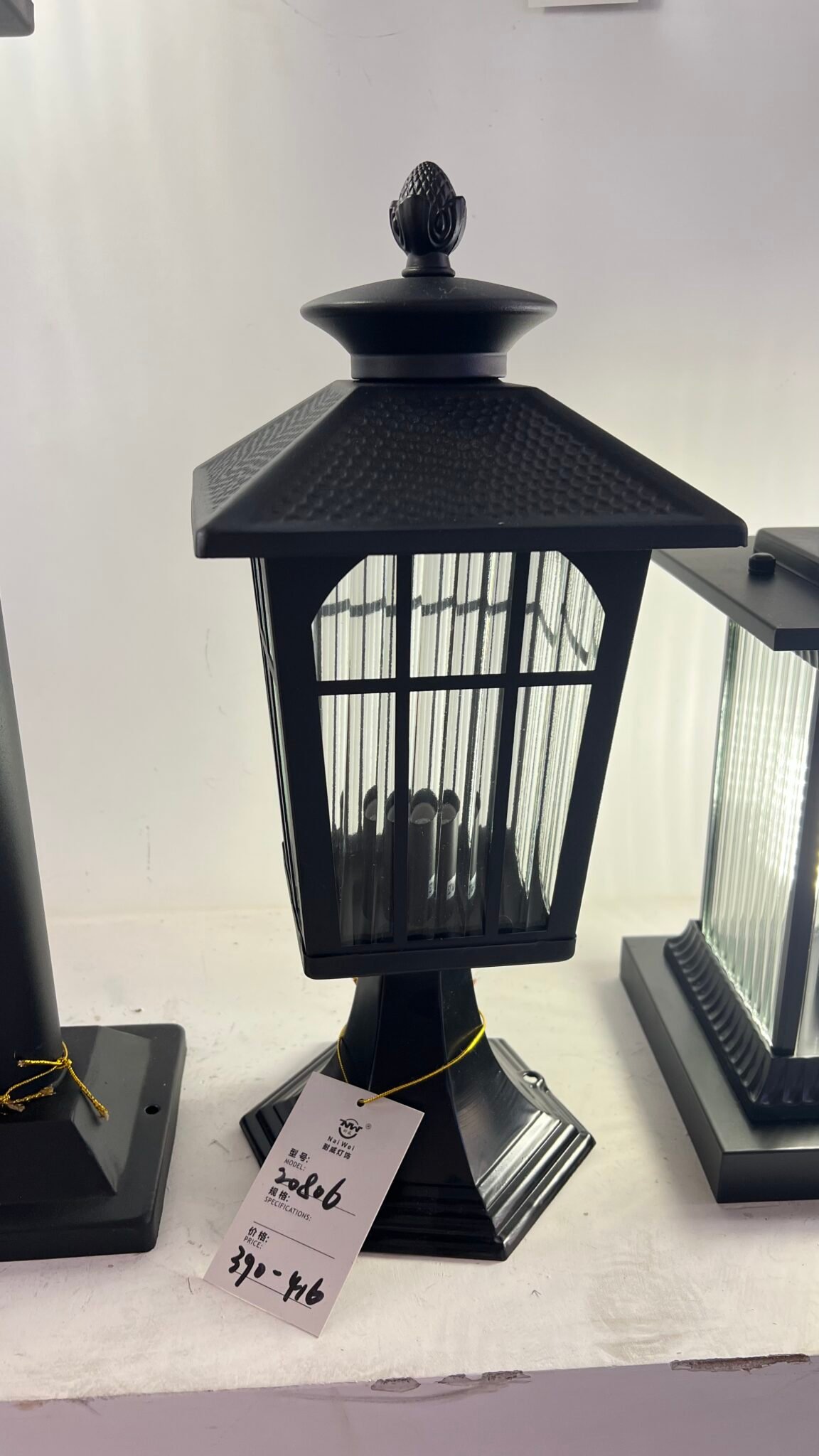 Classic Black Metal Gate Light – Vintage Outdoor Elegance