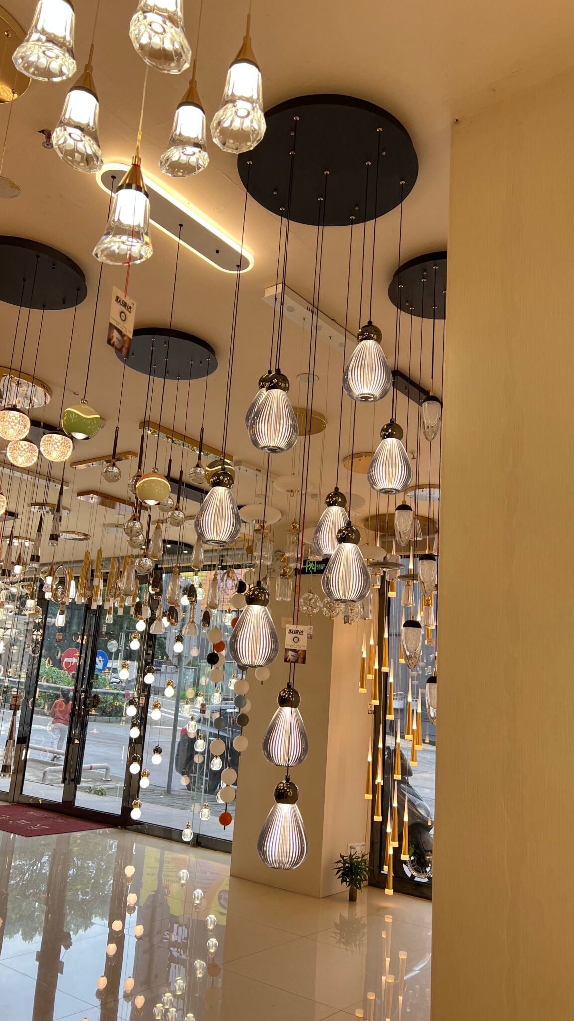 Teardrop LED Pendant Light